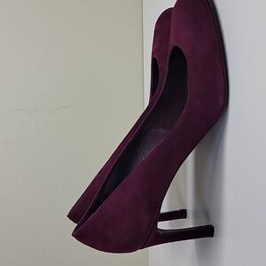 STUART WEITZMAN SUEDE HEELS NWOB SIZE 7.5